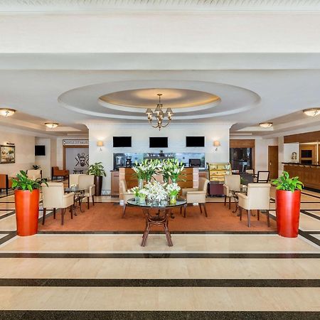 Moevenpick Hotel Доха Екстериор снимка