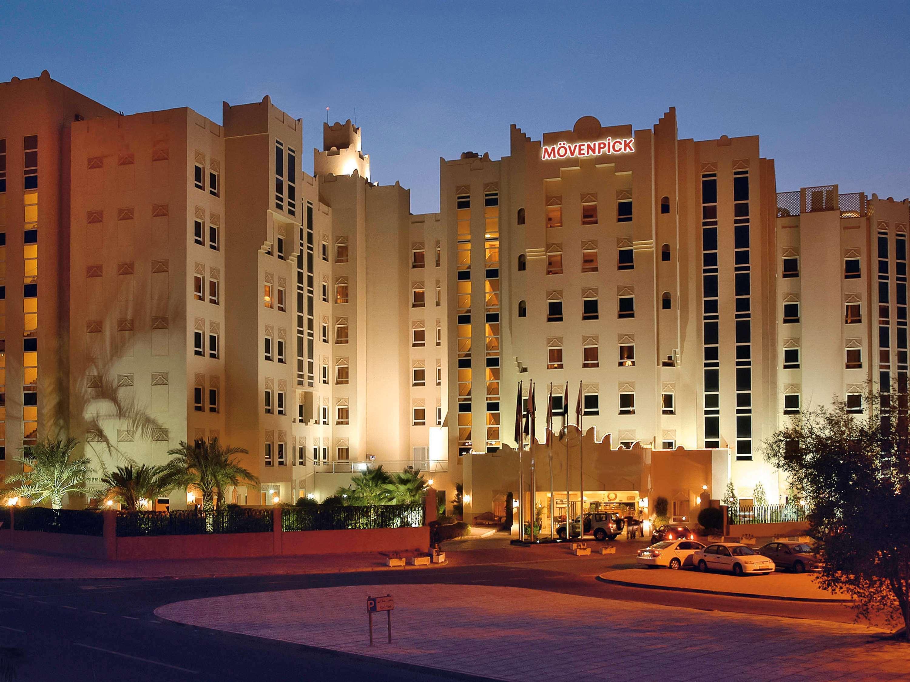 Moevenpick Hotel Доха Екстериор снимка