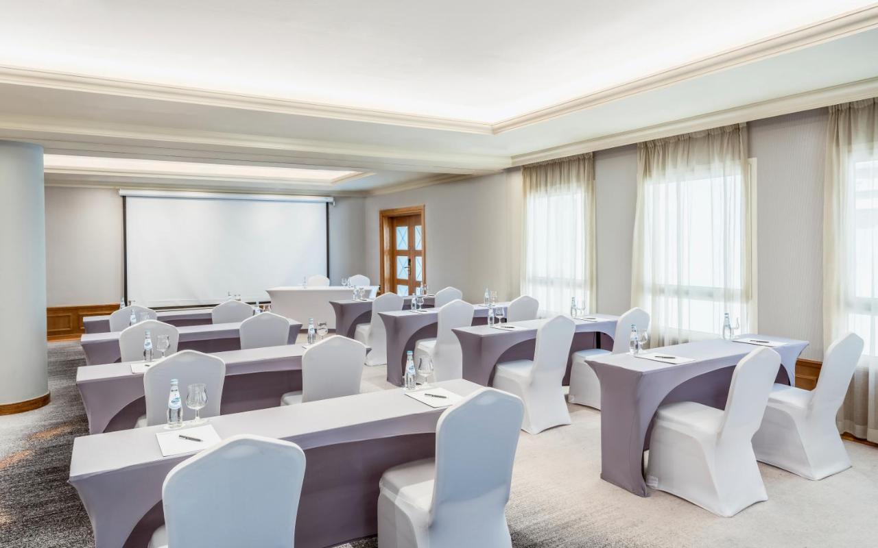 Moevenpick Hotel Доха Екстериор снимка