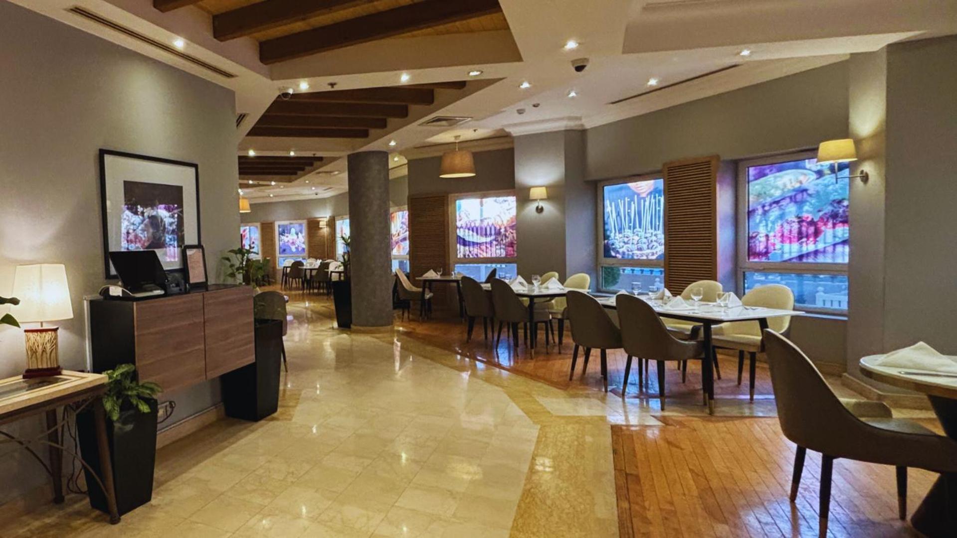 Moevenpick Hotel Доха Екстериор снимка