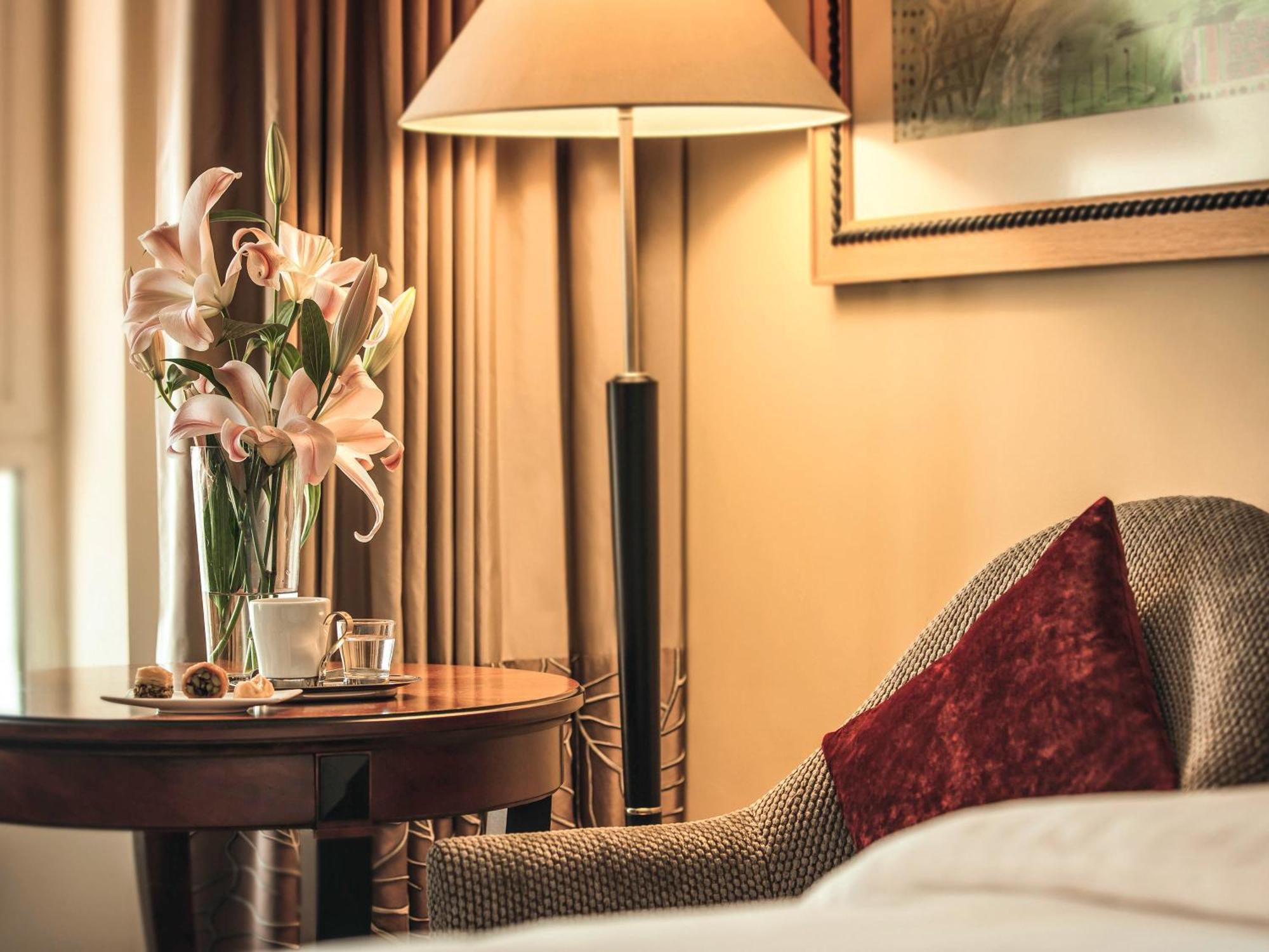 Moevenpick Hotel Доха Екстериор снимка