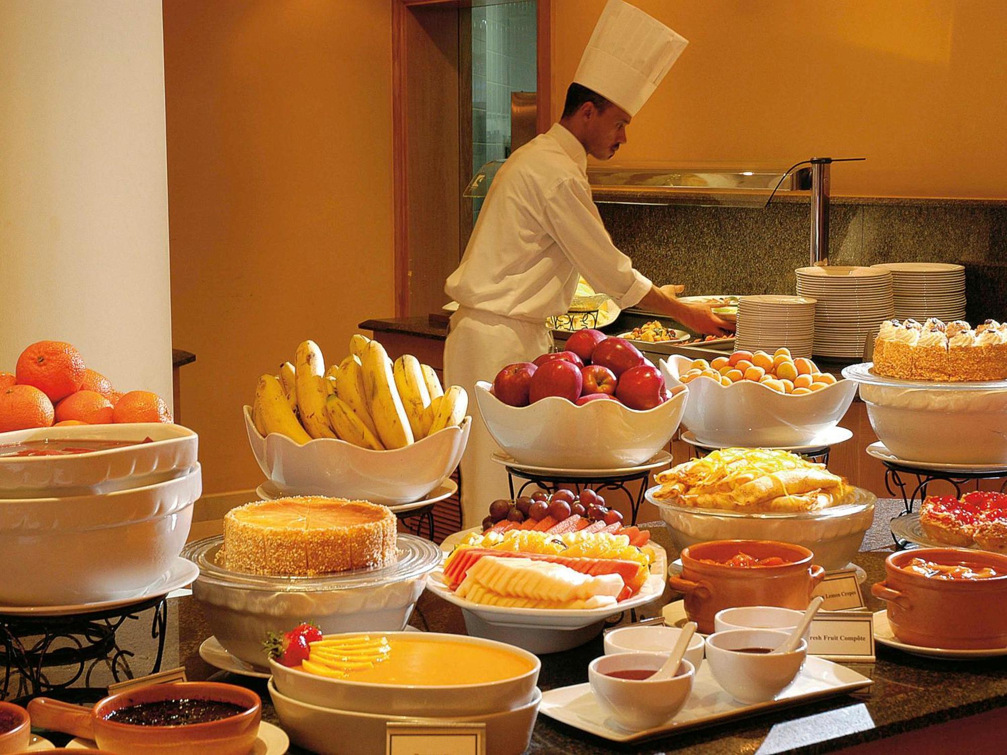 Moevenpick Hotel Доха Екстериор снимка