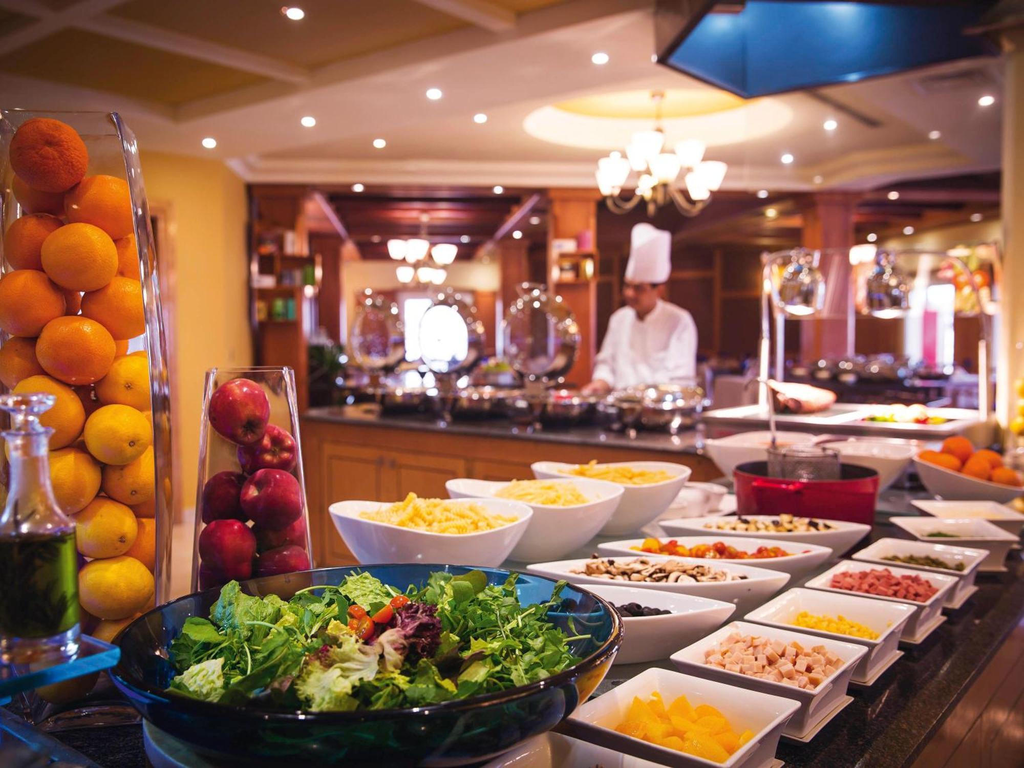 Moevenpick Hotel Доха Екстериор снимка