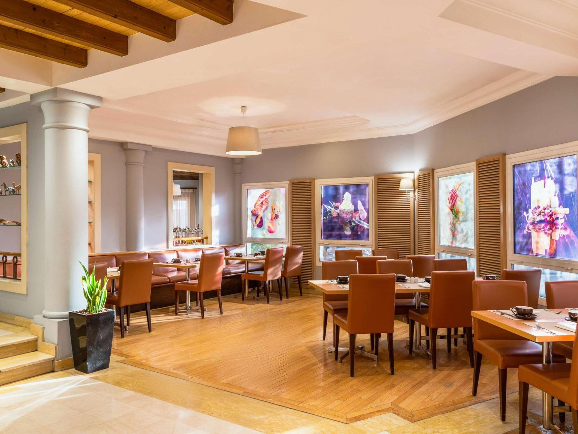 Moevenpick Hotel Доха Екстериор снимка