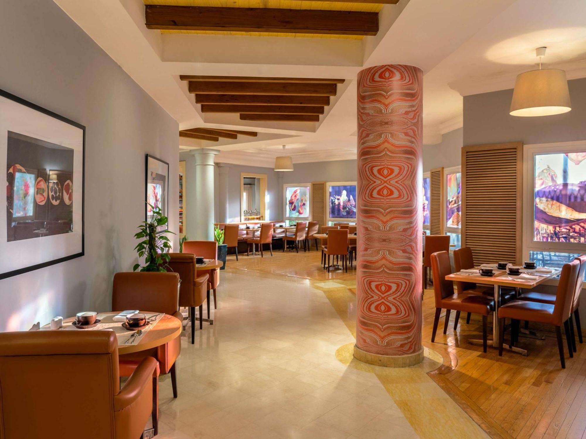 Moevenpick Hotel Доха Екстериор снимка