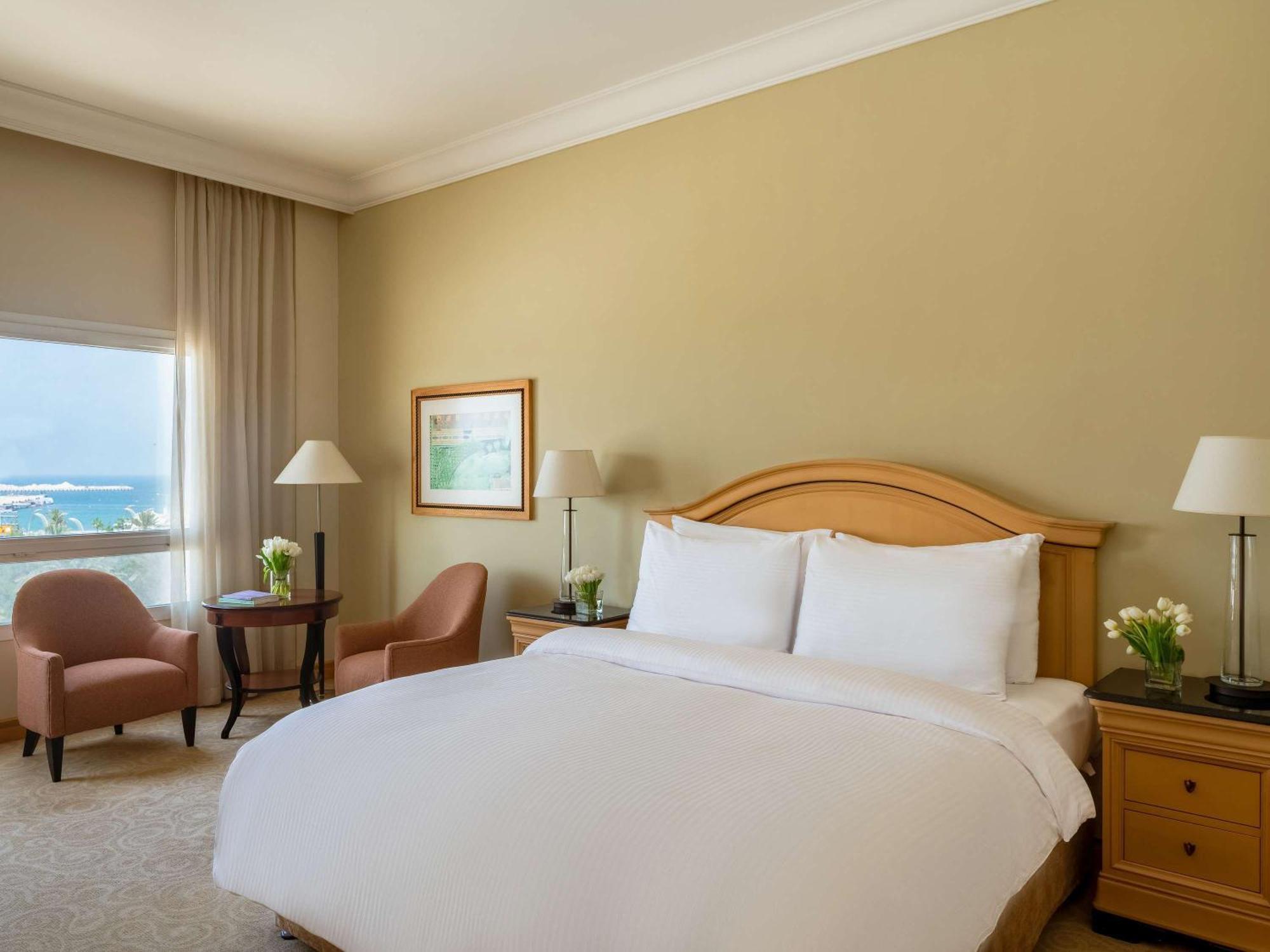 Moevenpick Hotel Доха Екстериор снимка