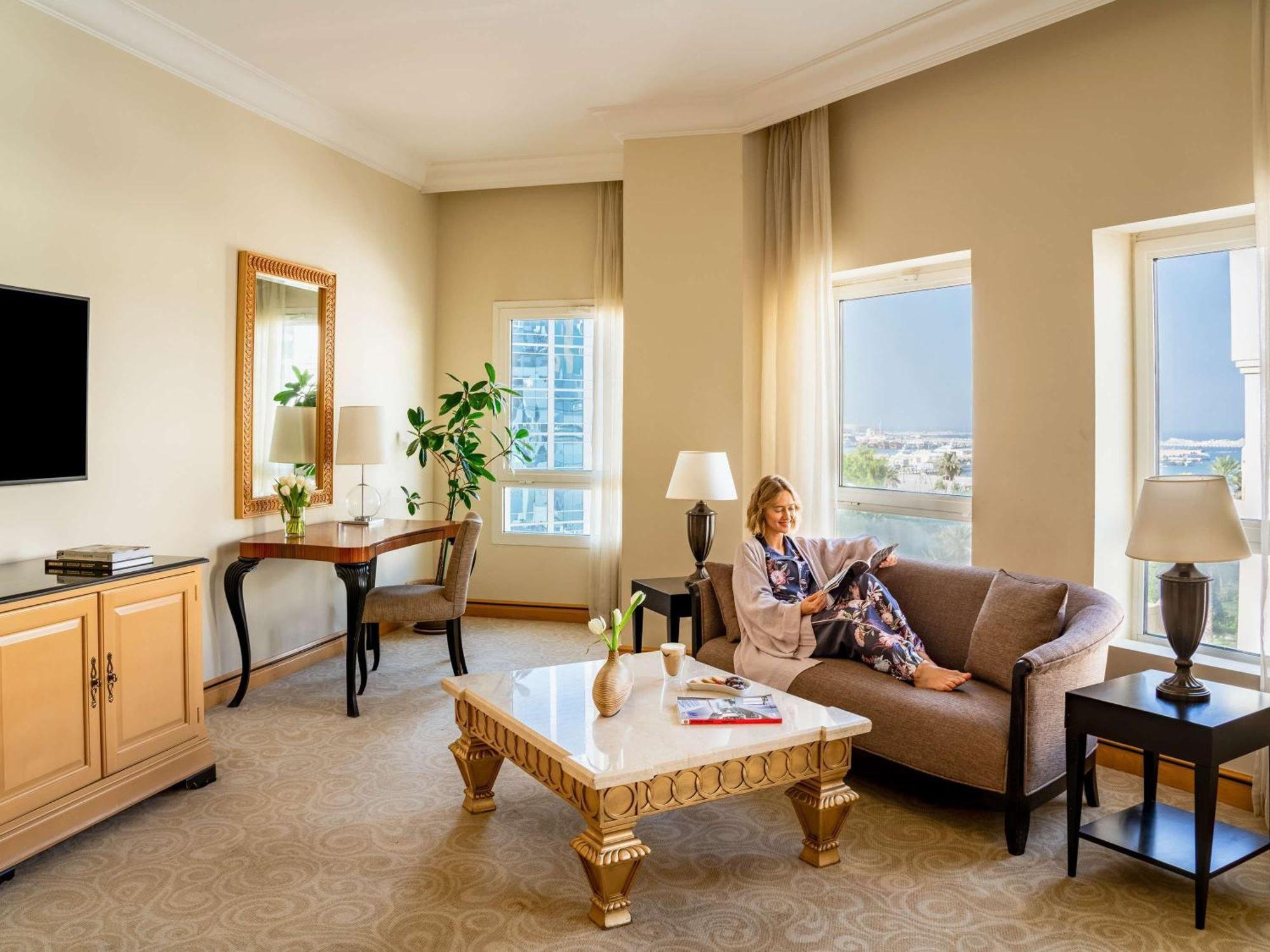 Moevenpick Hotel Доха Екстериор снимка
