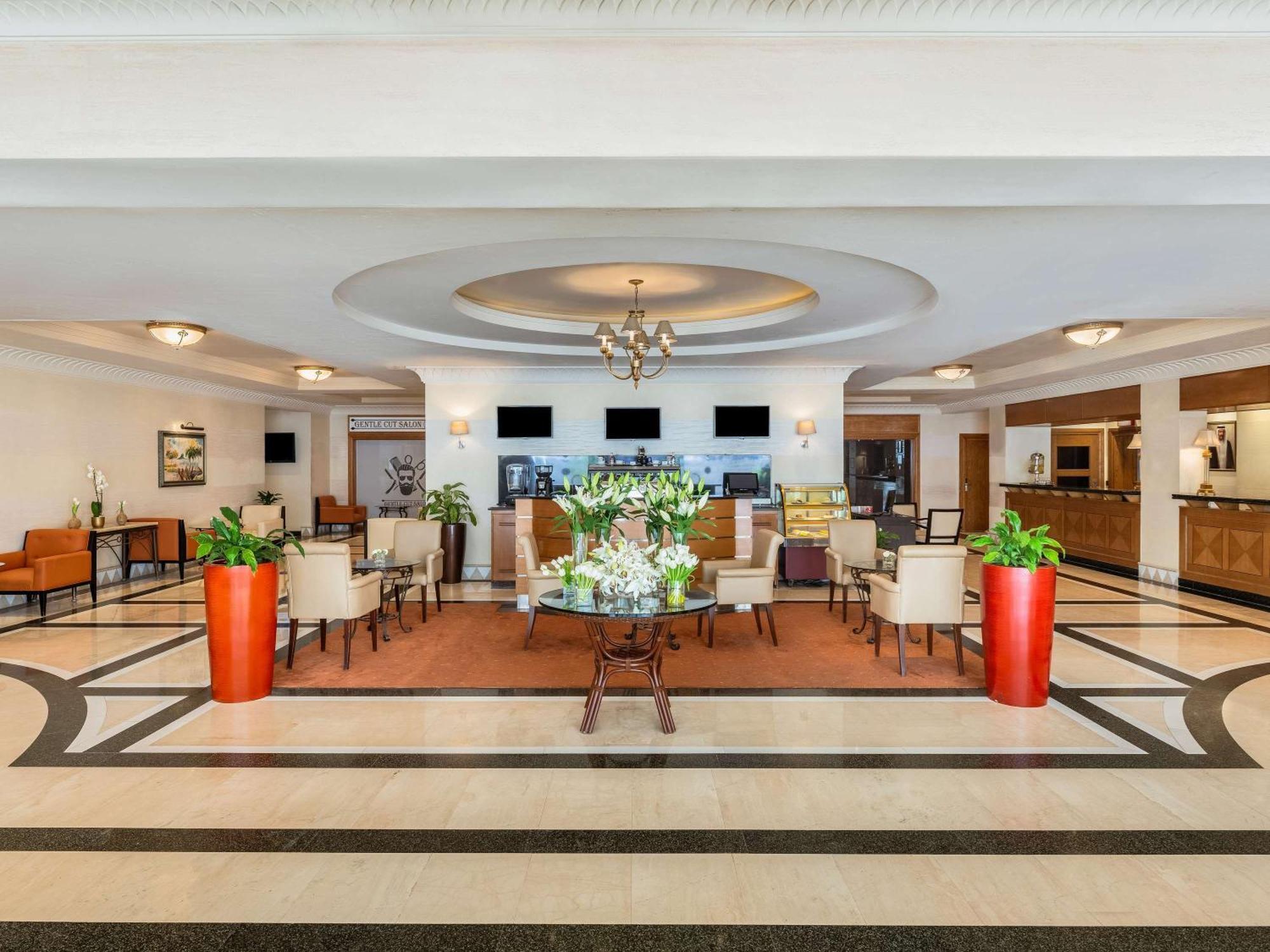 Moevenpick Hotel Доха Екстериор снимка