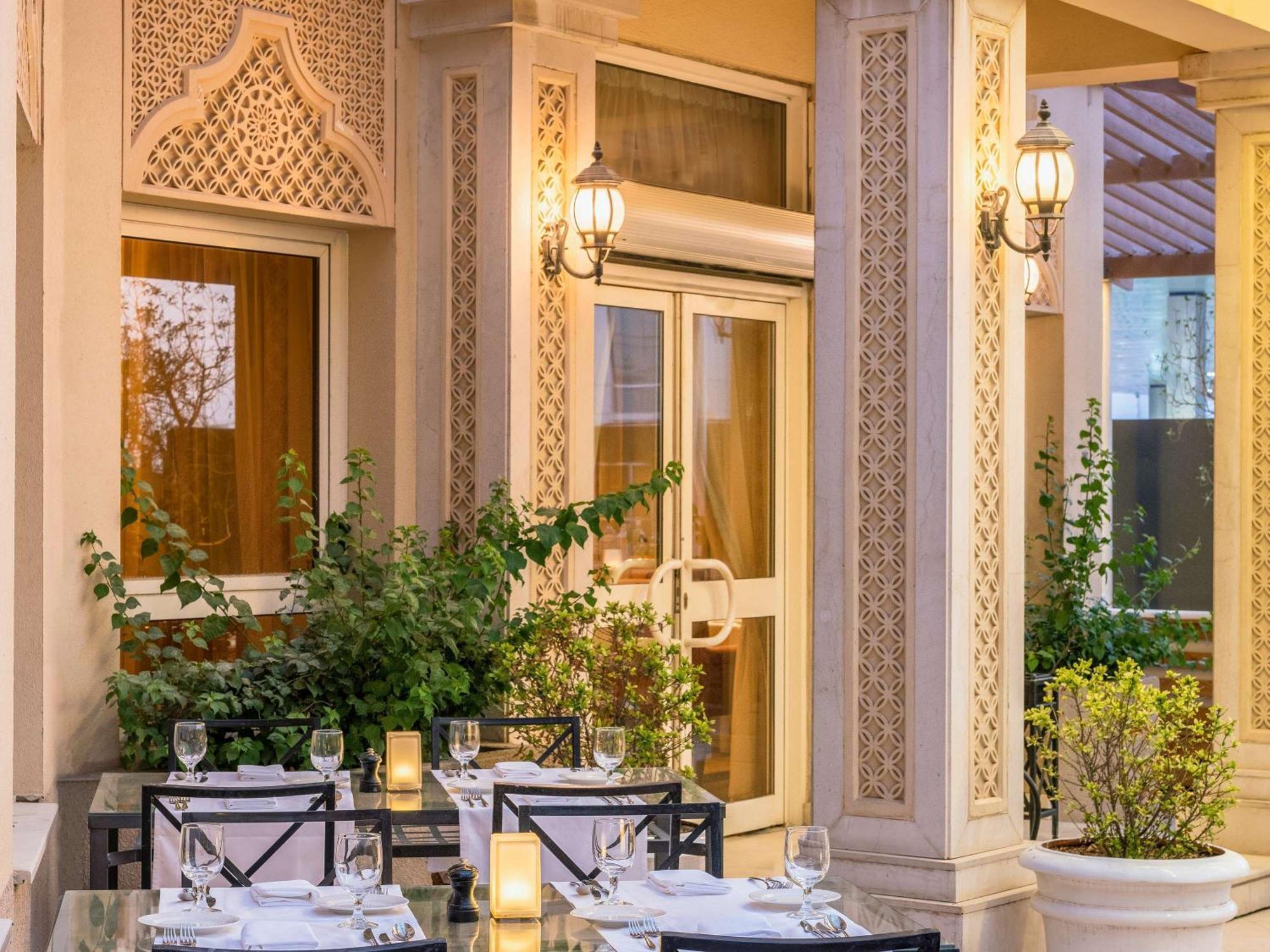 Moevenpick Hotel Доха Екстериор снимка