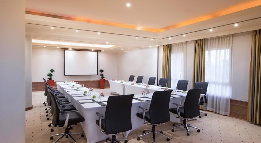 Moevenpick Hotel Доха Екстериор снимка